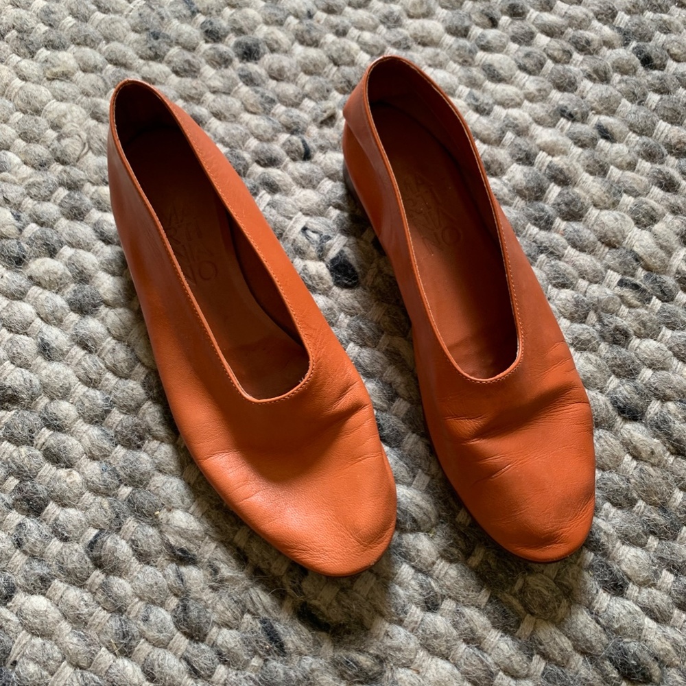 *SOLD* Martiniano Glove flats